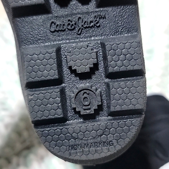 CAT AND JACK BABY BOOTS - Picture 6 of 8